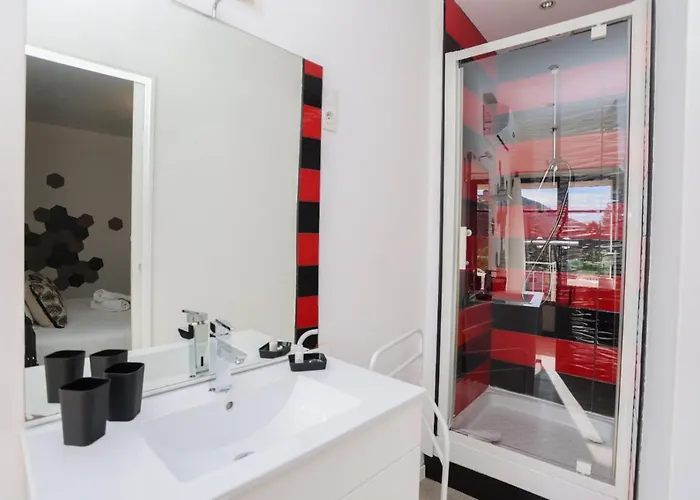 Le Panel Szálloda *